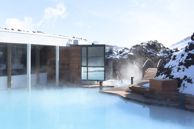 hotel med termalbad i Island uddøde vulkaner blå lagune velvære design luksus naturferiested sundhed medicinsk vand