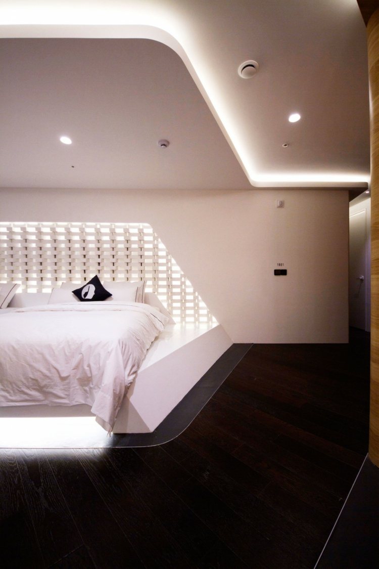 hotelværelse design med indirekte belysning murstensvæg udseende