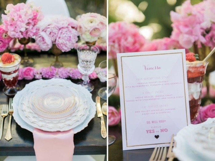 brudefest-bord-dekorationer-romantiske-blomster-buket-porcelæn-retter
