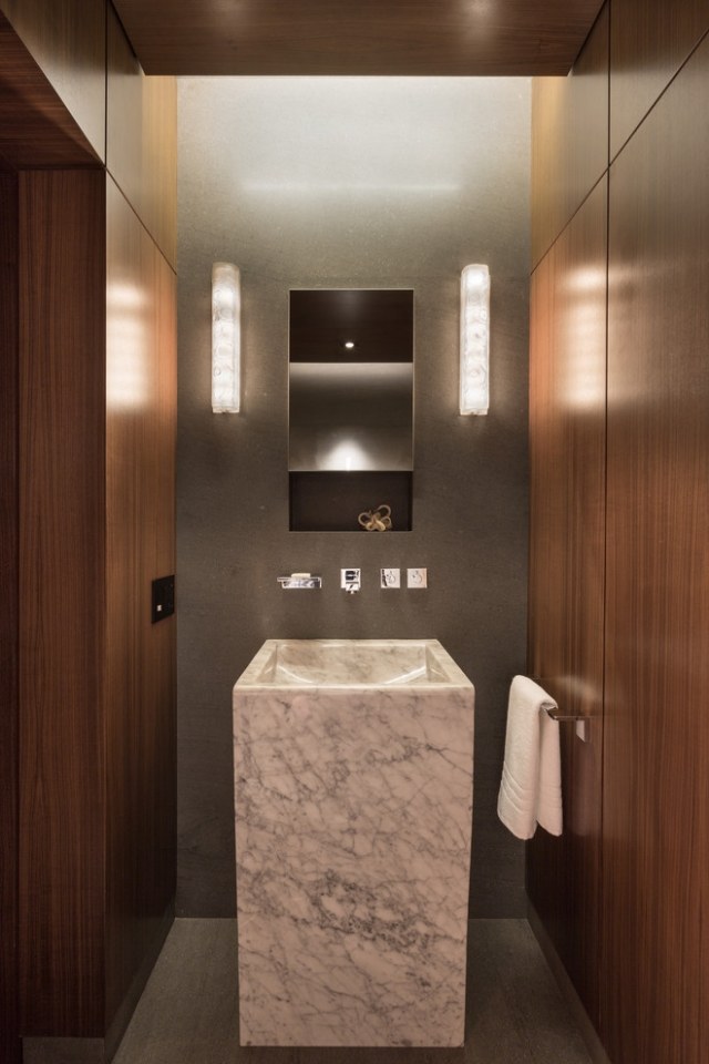 Ideer-til-lille-badeværelse-søjle-håndvaske-marmor-begrænset-plads-fornuftig-brug
