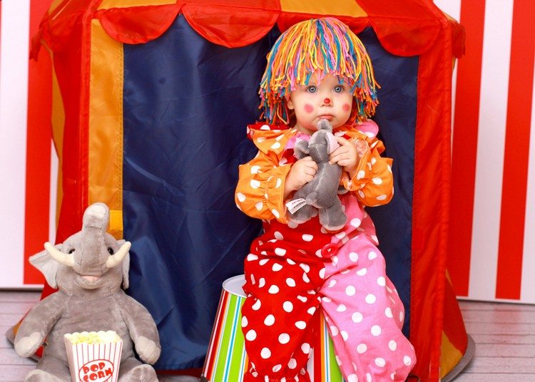 Karnevalskostumer-børn-klovn-baby-sød-idé