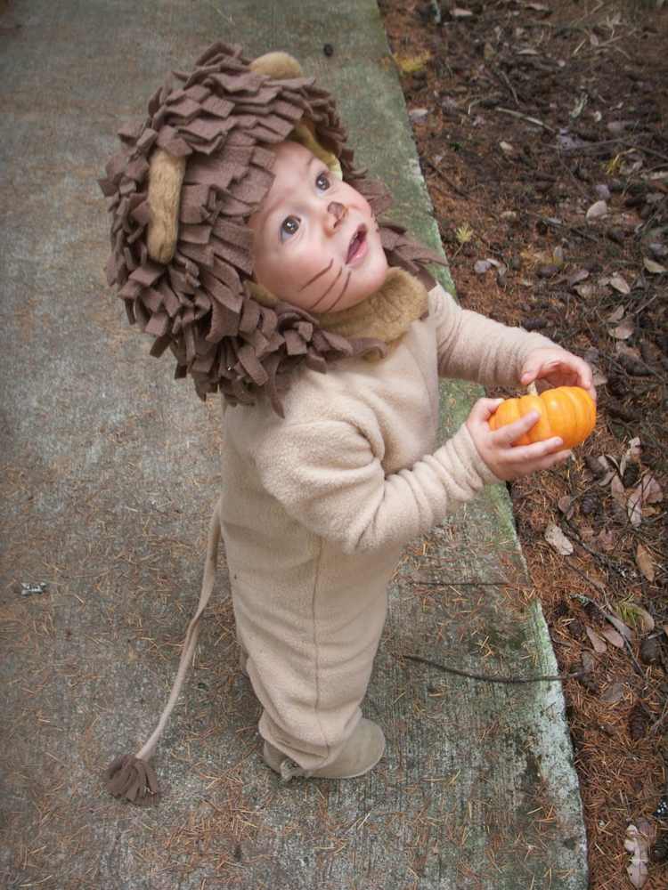 karnevalskostumer til børn cute-loewe-mane-beige-color-toddler