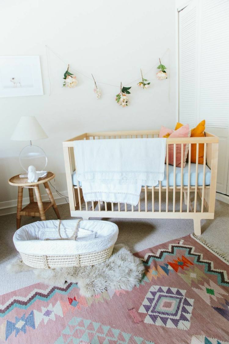 Vintage tæpper ser rustikke ud og giver subtile farver til babyværelset