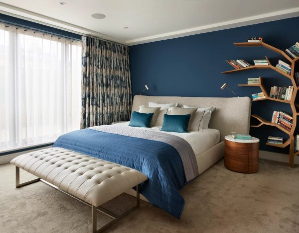 Dormitor elegant în nuanțe de albastru