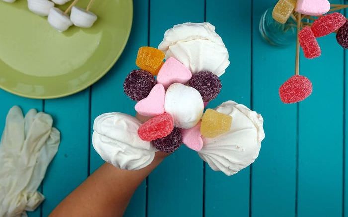 DIY søt bukett med marshmallows og syltetøy