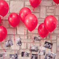 Røde ballonger med babybilder
