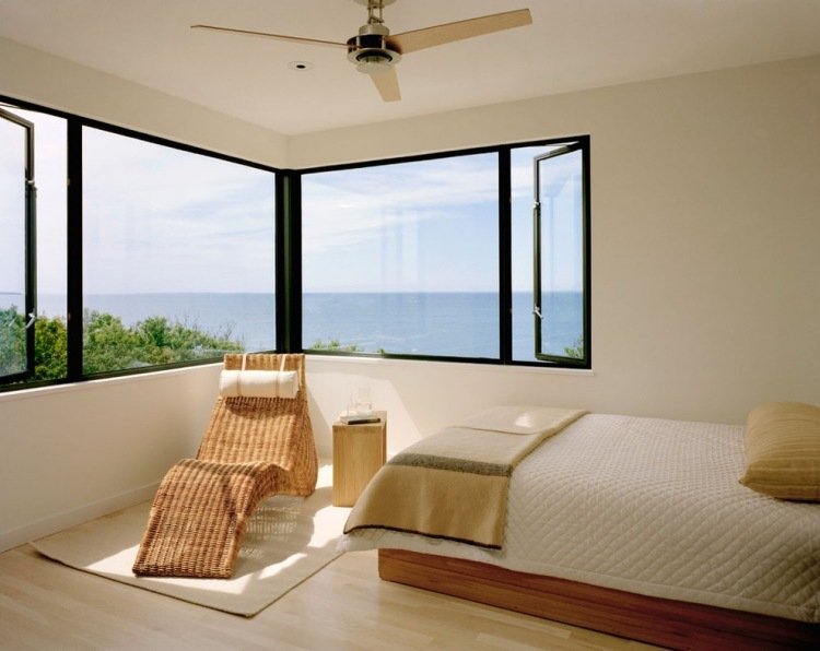 Ikea rattan-møbler-liggestol-naturlig-farve-fletning-solrig-hjørne-soveværelse-model-arholma