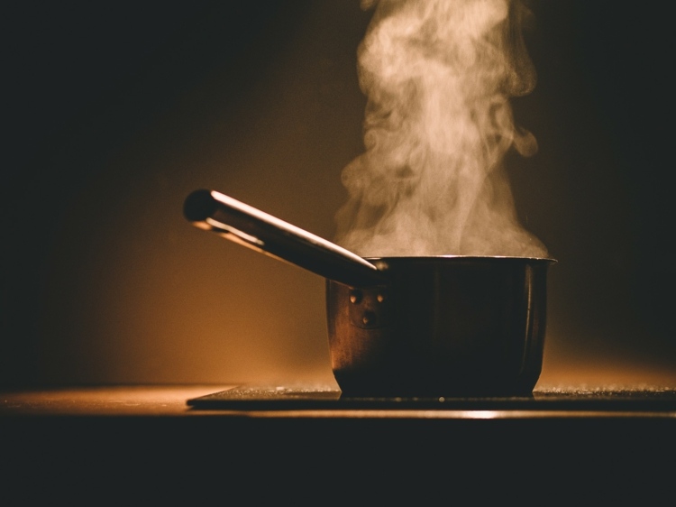 induktion eller ceran madlavningstip-køkken-udstyr-gryde