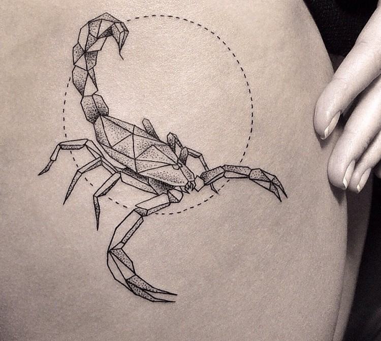 stjernetegn-tatovering-skorpion-geometriske-motiver-sort-hvid