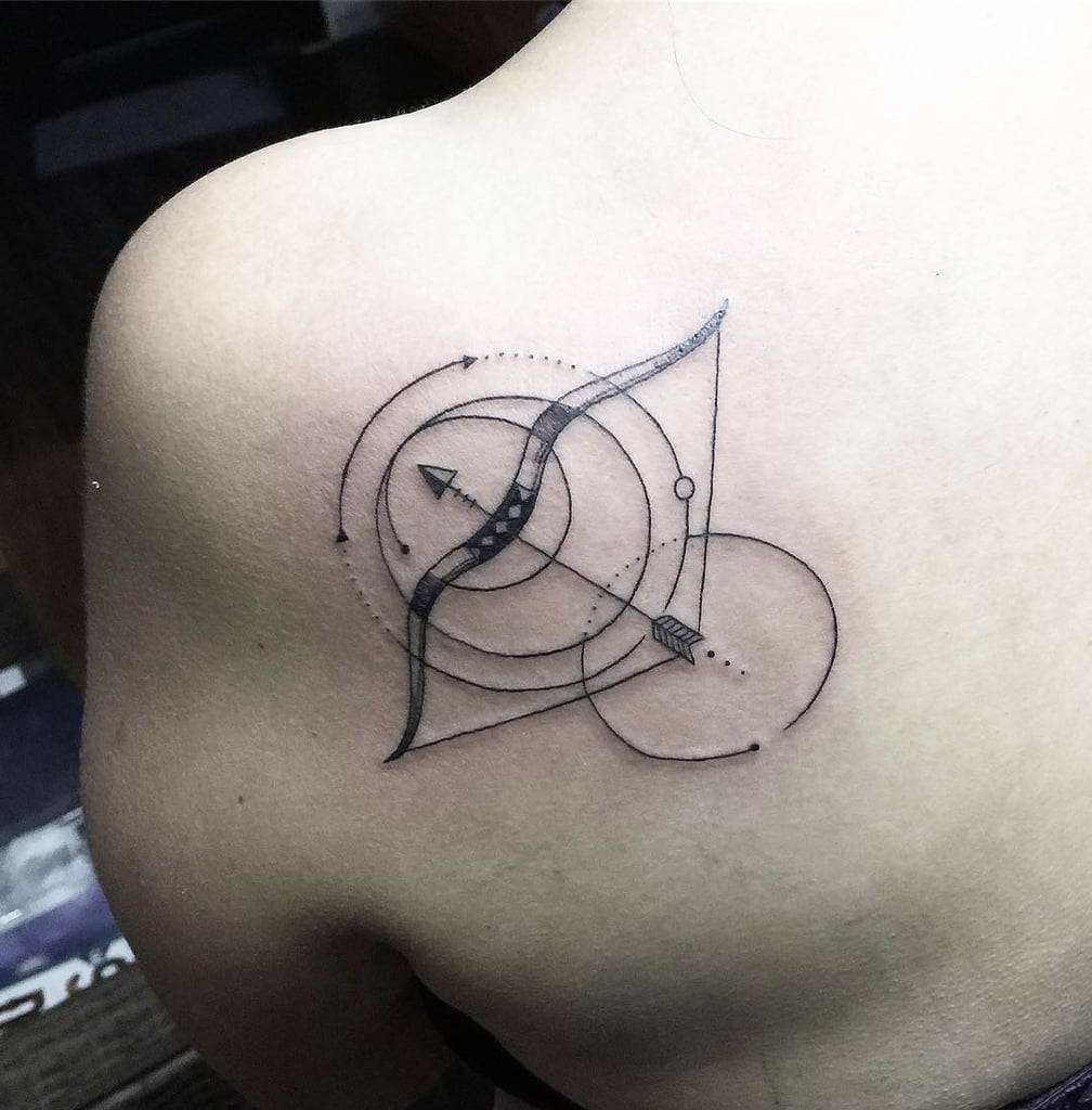 Zodiac tattoo skytten ideer tilbage tatovering smerter tatovering design skulder kvinder
