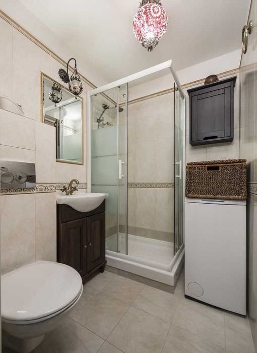 Interior mic de baie cu duș