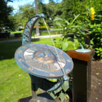 Το ηλιακό ρολόι ως μια μικρή αρχιτεκτονική μορφή για έναν κήπο