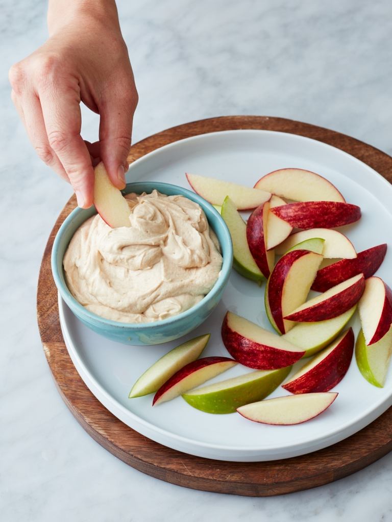 Jordnøddesmør med hvad man skal spise sunde snacks til vægttab æble med dip