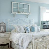 קירות כחולים בחדר שינה בסגנון פרובנס