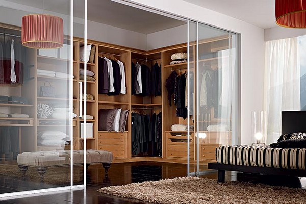 moderne-walk-in-closet-soveværelse-glasdør