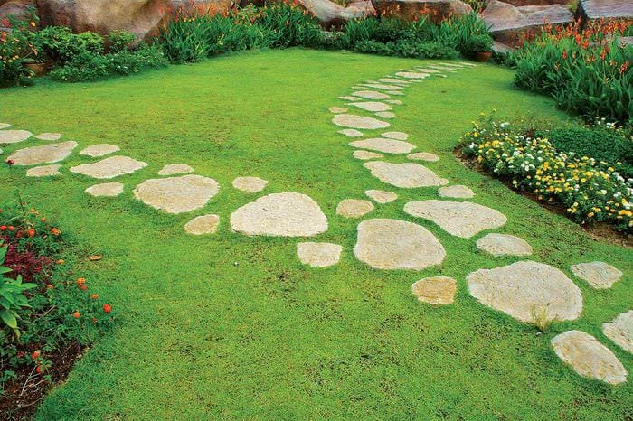 alternativet att använda vackra trädgårdsvägar i utformningen av gården