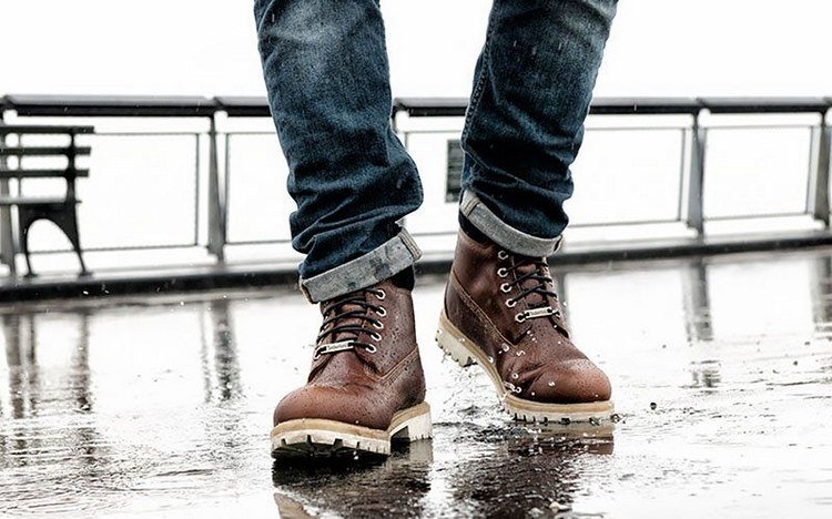 jeans støvler kombinerer herretøj sporty elegant look støvler by stilfuldt regn vådt vejr vinter efterår kold årstid