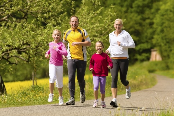 jogge familier sjov fritid tæt på naturen sporty tøj være fit