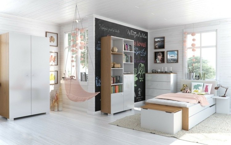 Design accentvæggen med tavlemaling i det hvide ungdomsrum