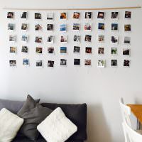 Бяла стена със снимки върху дървена дъска