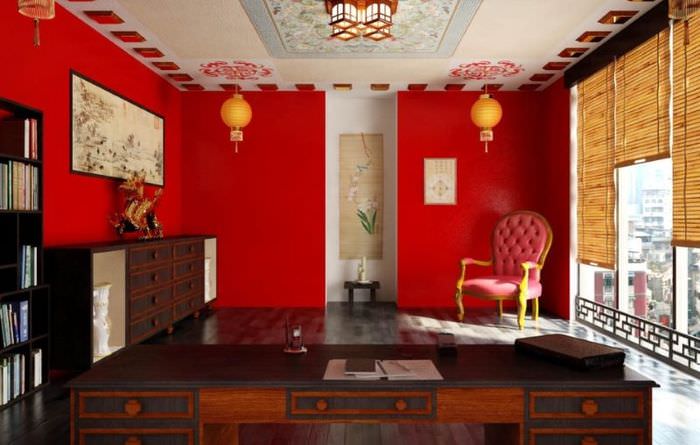 Design domácí kanceláře v červené barvě