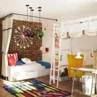 Dětský pokoj s postelí na druhém patře