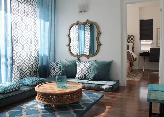 Sininen väri marokkolaistyylisen makuuhuoneen sisustuksessa