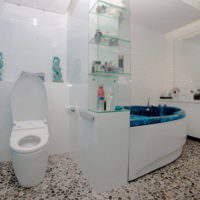 חדר אמבטיה משולב בסגנון ימי