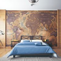 خريطة العالم على جدار المهجع