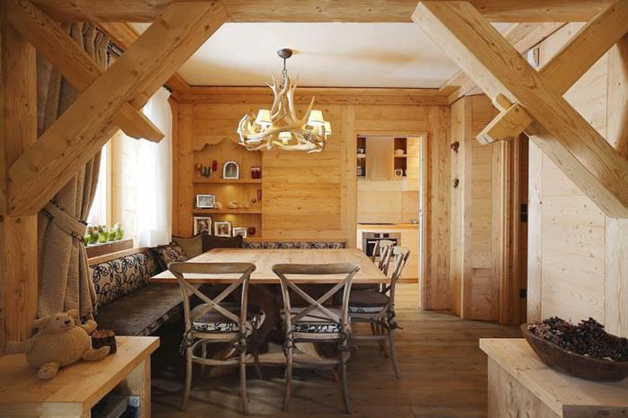 ديكور حائط المطبخ بالخشب الطبيعي