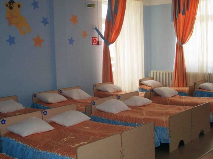 Dæmpet soveværelsesbelysning i børnehaven