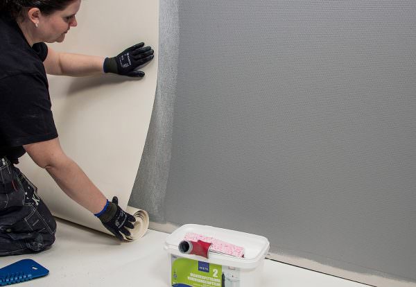 Poté, co se ujistíte, že stěny jsou suché a čisté, přejděte k další fázi práce.