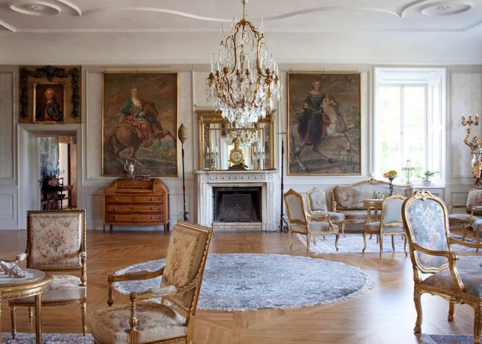 Malerier i stuen i barokkstil