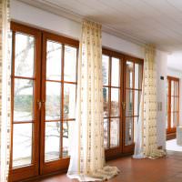 Panoramatické okná do obývačky s drevenými rámami