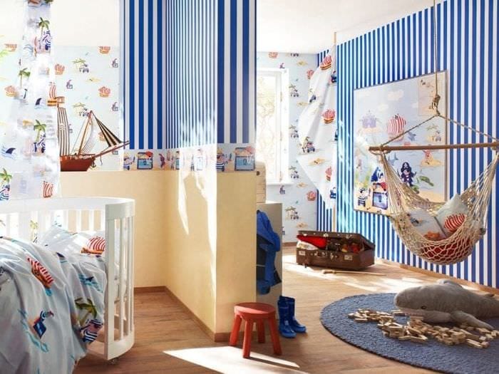Design av tapet til et barnerom for en gutt i marin stil