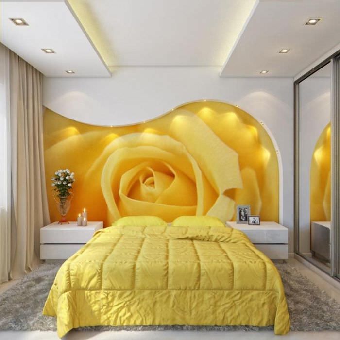 Žltá a biela minimalistická spálňa