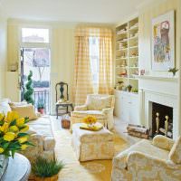 Žlté tulipány v rustikálnej obývačke