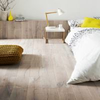 الأرضيات الخشبية في غرفة النوم