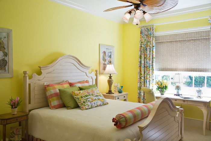 طلاء جدران غرفة النوم باللون الأصفر