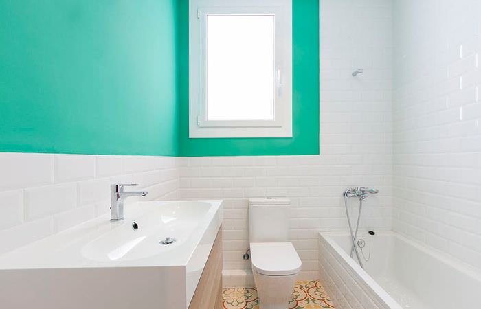 Mätová farba v interiéri kúpeľne