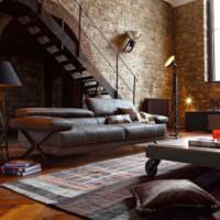 Loft-Stil im Wohnzimmer-Interieur