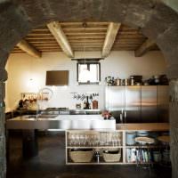 Каменна арка между кухня и хол