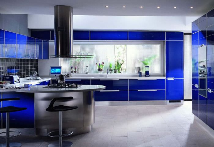 Høyteknologisk blå kjøkkendesign