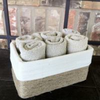 Oppbevaring av håndklær i en gammel eske