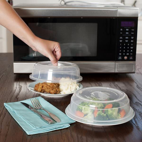 Calitatea și utilitatea alimentelor, precum și durabilitatea echipamentelor și ustensilelor de bucătărie, vor depinde de alegerea corectă a ustensilelor pentru cuptorul cu microunde.