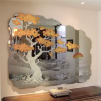 Speilbilde med et bilde av et tre