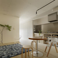 Moderní interiér obývacího pokoje v duchu minimalismu