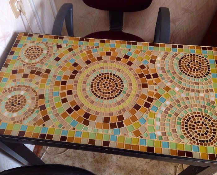 Mozaika na dekoráciu stola.