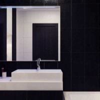 version af badeværelsets lyse stil på fotoet i lejligheden