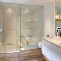 ideen om den smukke stil på et badeværelse i et lejlighedsbillede